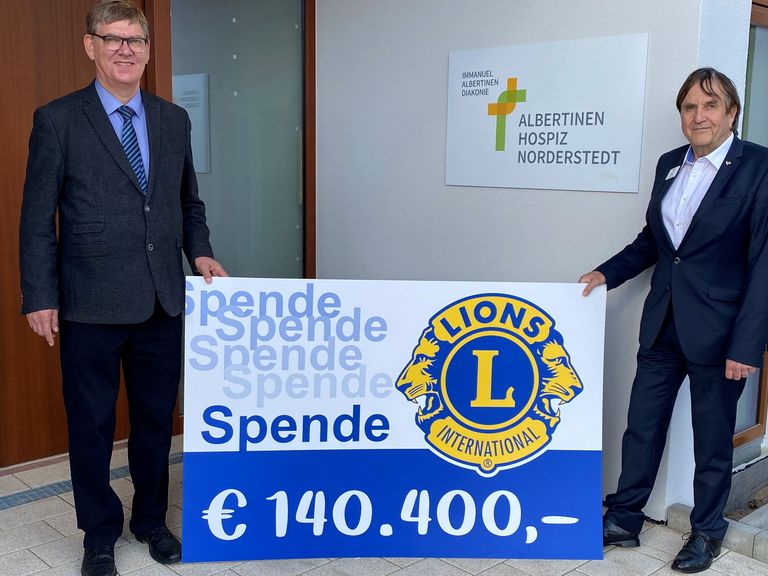 Albertinen Hospiz Norderstedt -  Scheckübergabe des Lions Club an Geschäftsführer Andreas Hausberg