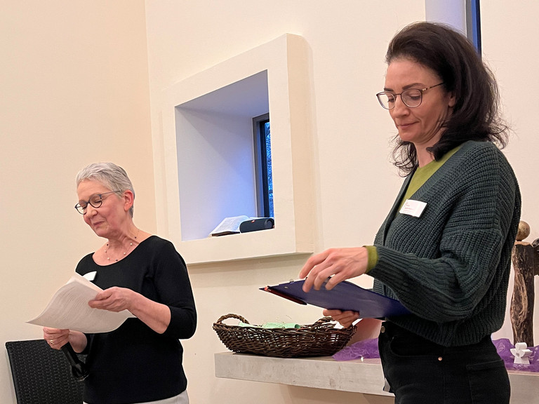 Zertifikatsverleihung für ehrenamtliche Sterbebegleiterinnen und -begleiter im Albertinen Hospiz Norderstedt nach erfolgreichem Qualifizierungskurs Zertifikatsverleihung für ehrenamtliche Sterbebegleiterinnen und -begleiter im Albertinen Hospiz Norderstedt nach erfolgreichem Qualifizierungskurs