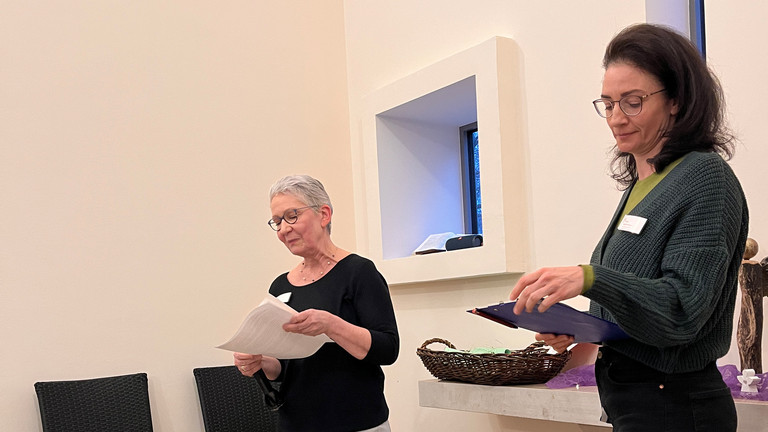 Zertifikatsverleihung für ehrenamtliche Sterbebegleiterinnen und -begleiter im Albertinen Hospiz Norderstedt nach erfolgreichem Qualifizierungskurs Zertifikatsverleihung für ehrenamtliche Sterbebegleiterinnen und -begleiter im Albertinen Hospiz Norderstedt nach erfolgreichem Qualifizierungskurs